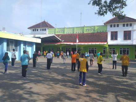 Senam di Jum'at Pagi